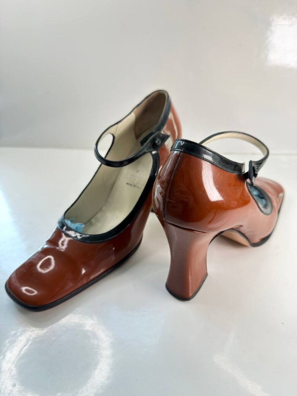 Prada Vintage Patent Leather Mary Jane Heels –  Size EU 38.5 (US 8.5) - Picture 4 of 16